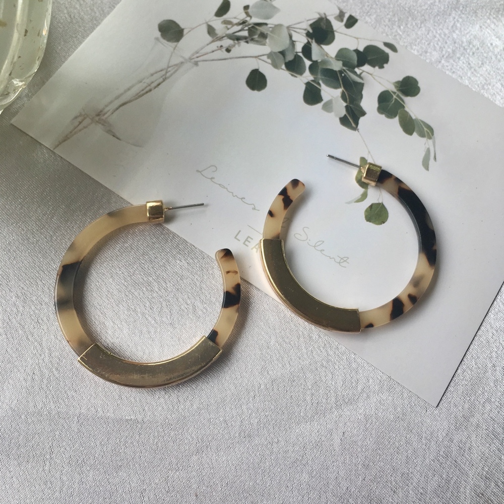 Gold Bar Acrylic Tortoise Shell Hoop Earrings - Picture 4 of 6